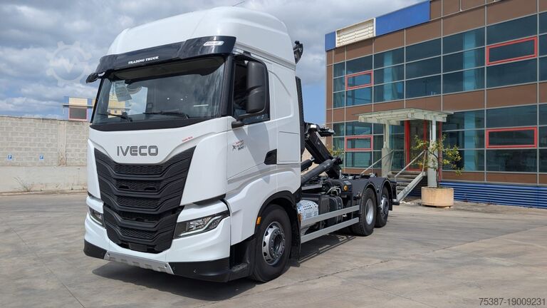 Kirakodó Iveco X WAY 260S500