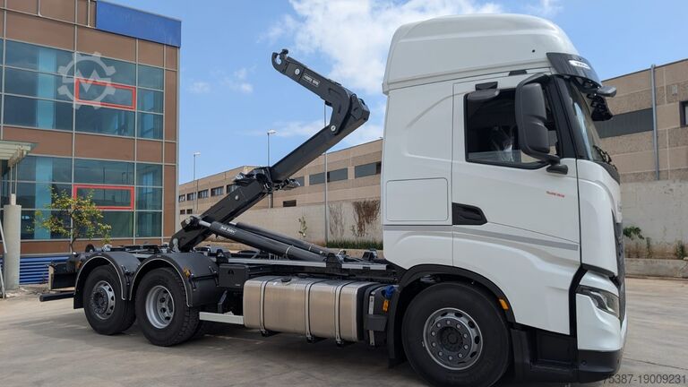 Kirakodó Iveco X WAY 260S500