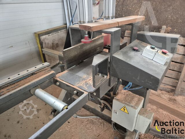 Výrobní linka na stěny srubových domů  Log house wall production line