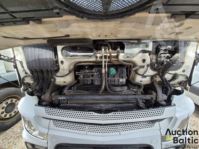 Gesloten bak Mercedes-Benz Actros 2551