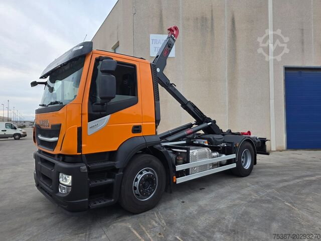 Hakenlift LKW iveco Trakker