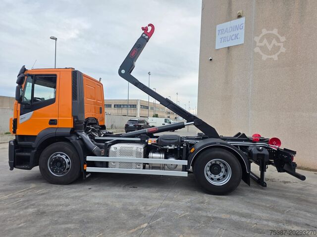 Lastbilchassis iveco Trakker