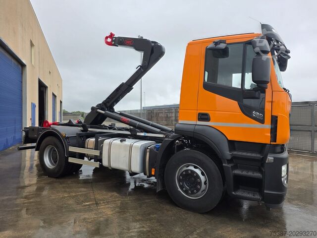Lastbilchassis iveco Trakker