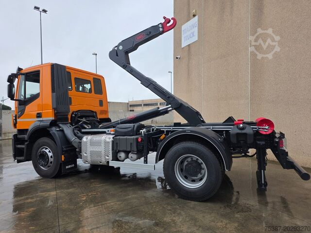 Hakenlift LKW iveco Trakker