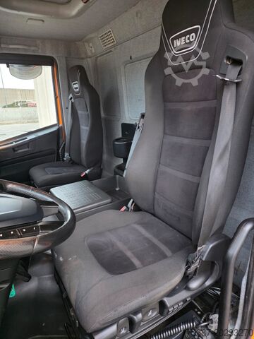 Hakenlift LKW iveco Trakker