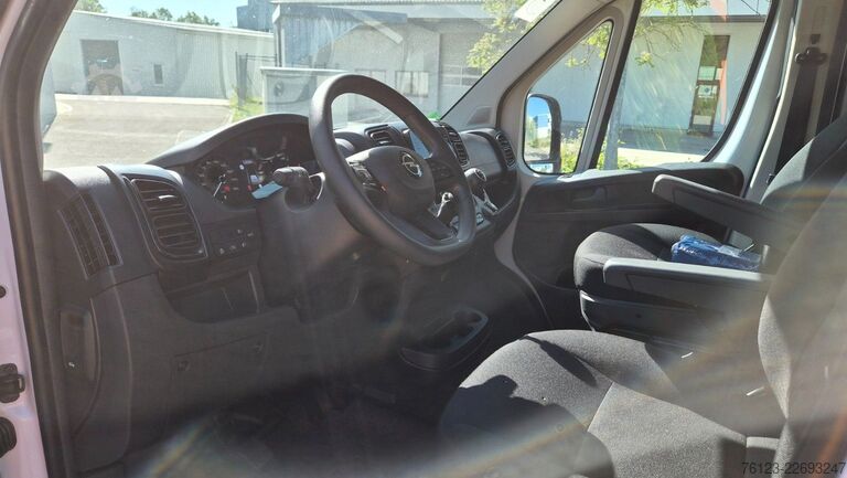 Minibus Opel Movano Mobility Airline Boden Rolli