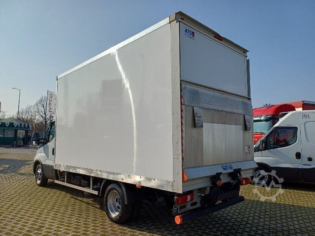 Vrachtwagen met bakwagen IVECO DAILY 35C16 3.0