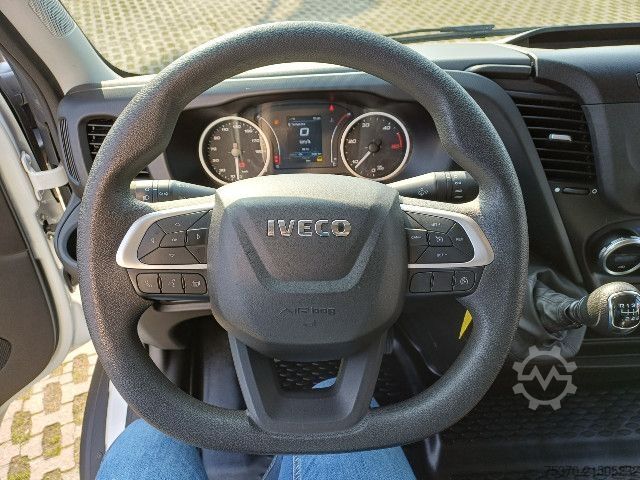 Vrachtwagen met bakwagen IVECO DAILY 35C16 3.0