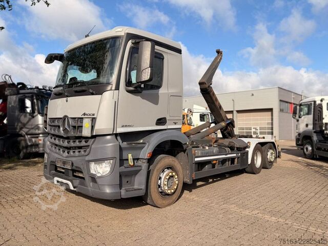 Kroklastbil MERCEDES-BENZ Arocs 2540 L 6x2 Abrollkipper Meiller Lenk+Lift