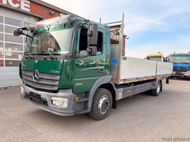 Lastbil med flak MERCEDES-BENZ Atego 1230 L Pritsche Gerüstbaupritsche