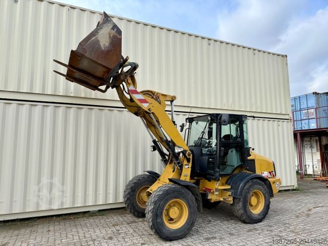 Încărcător pe roți CATERPILLAR 908H2 / Deutsche Maschine / Schaufel + Gabel