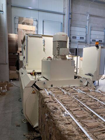 Enfardadeira Presto CC 40 M