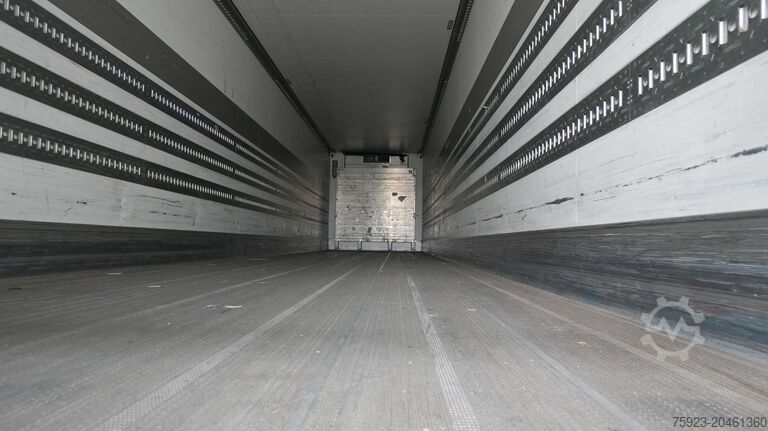 Transport chłodniczy/mrożony Schmitz Cargobull 3 AXLE FRIGO TRAILER