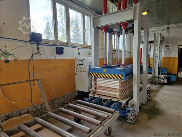 Through-feed press for doors or packages FAMAD HPPA
