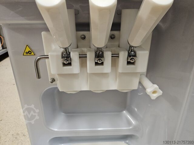 Soft ice cream machine Carpigiani Mr Art plus