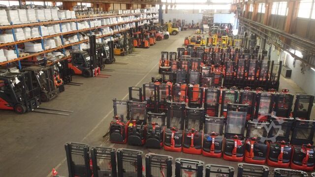 Reachtruck Linde R16HD-01 // 8,9m Hubhöhe // Elektro