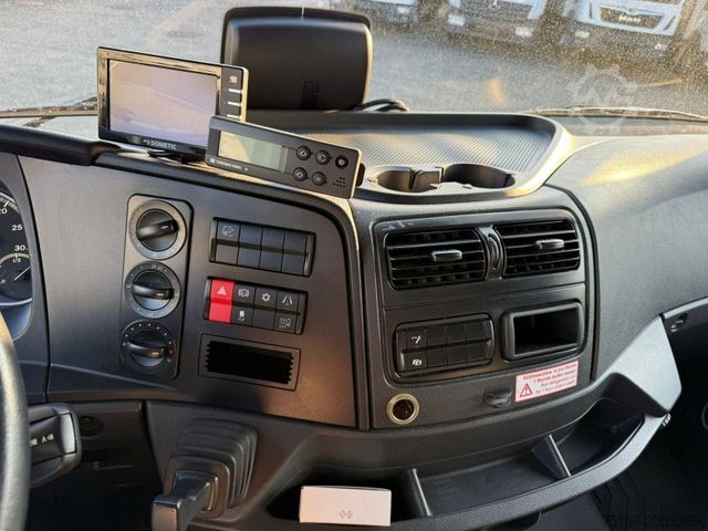 Hűtőfelépítményes furgon MERCEDES-BENZ ATEGO 821 L Kühlkoffer 5 m LBW 1 to.*THERMO*E6D