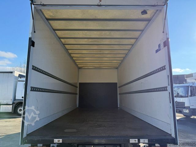 Vrachtwagen met bakwagen MERCEDES-BENZ ATEGO 818 L Koffer 6,1m LBW 1 to.*AHK Euro 6E