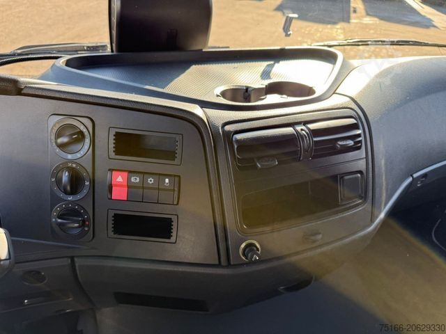 Vrachtwagen met bakwagen MERCEDES-BENZ ATEGO 818 L Koffer 6,1m LBW 1 to.*AHK Euro 6E