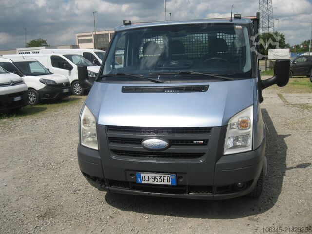 Caminhão com carroceria fixa Ford Transit 350