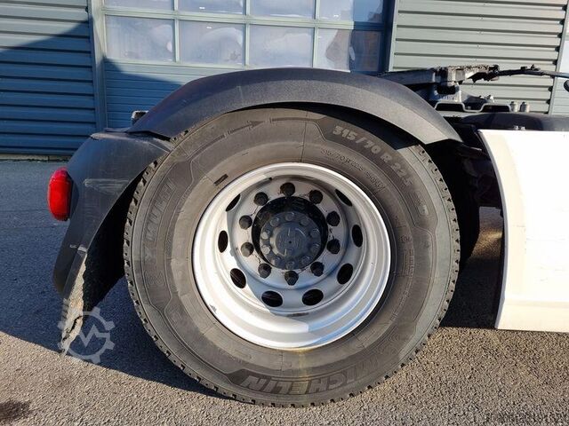 Tracteur routier standard DAF XF