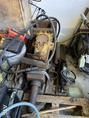 Construction equipment Atlas Copco 550 spiked hammer with/ s50-s60 attachment