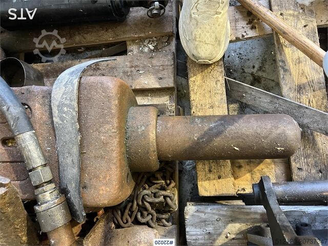 Construction equipment Atlas Copco 550 spiked hammer with/ s50-s60 attachment