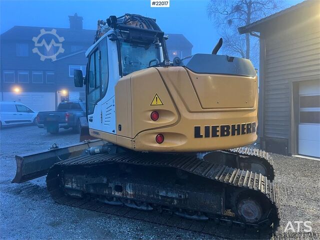 Grävmaskin med larvband Liebherr R914 k STD excavator w/ rototilt, sanding bucket a