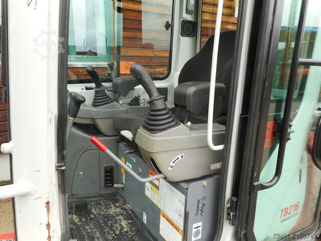 Minibagr Takeuchi TB 216 mit POWERTILT