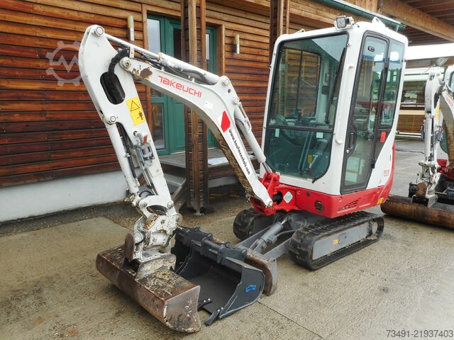 Minibagr Takeuchi TB 216 mit POWERTILT