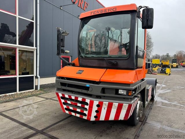 Ciągnik terminalowy Terberg TT222