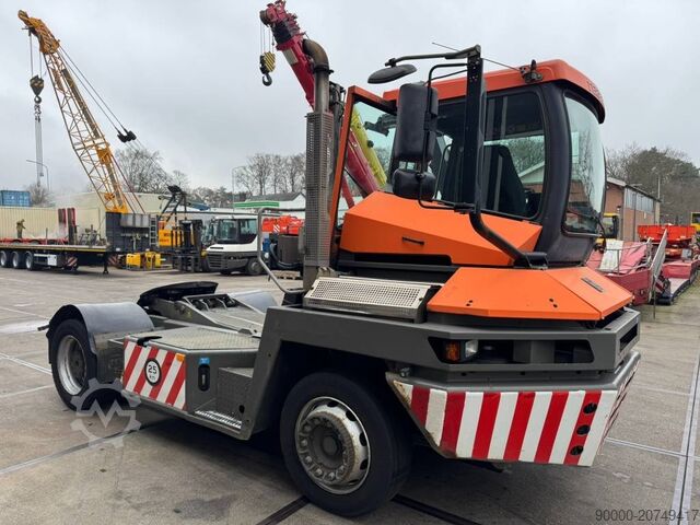 Ciągnik terminalowy Terberg TT222