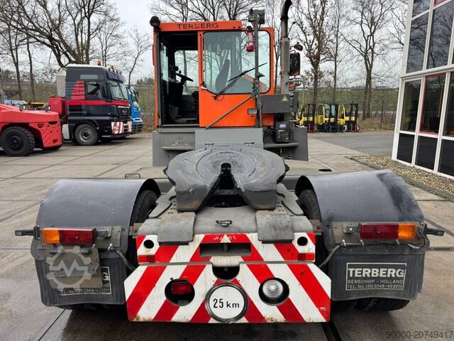 Ciągnik terminalowy Terberg TT222