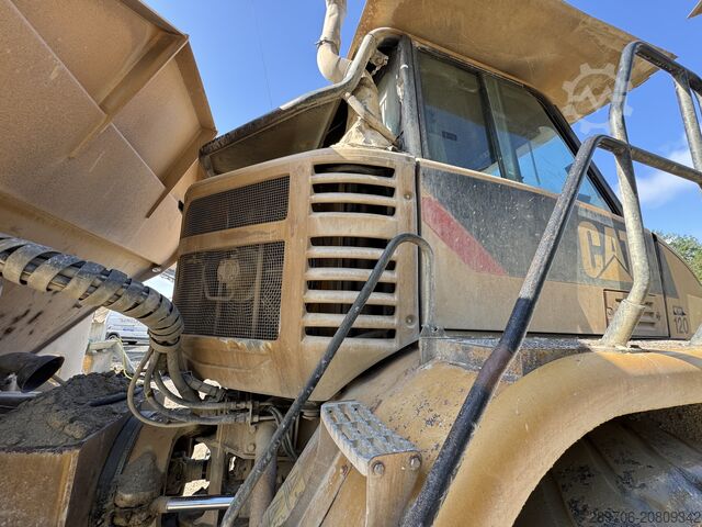 Dömper caterpillar 725
