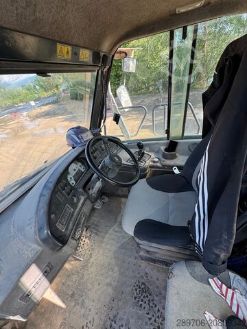 Dömper caterpillar 725