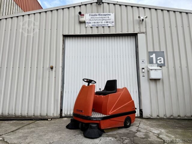 Sedadlový zametací a sací stroj Stolzenberg Twin Top TT 1100 / E Aufsitzkehrmaschine