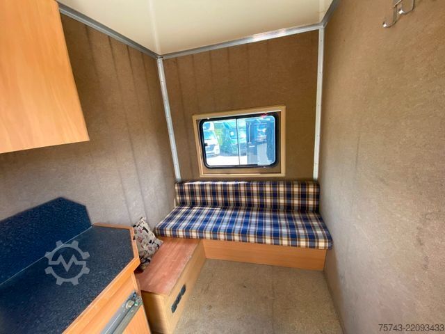 Viehtransporter LKW MERCEDES-BENZ Atego 8180 4-5  Pferde  Wohnung