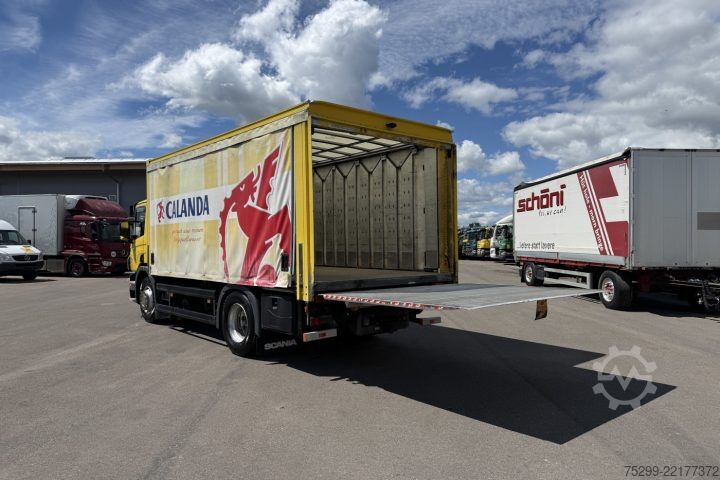 Camión plataforma con toldo Scania P230 LB 4x2 Plane/HB / Swiss-Vehicle