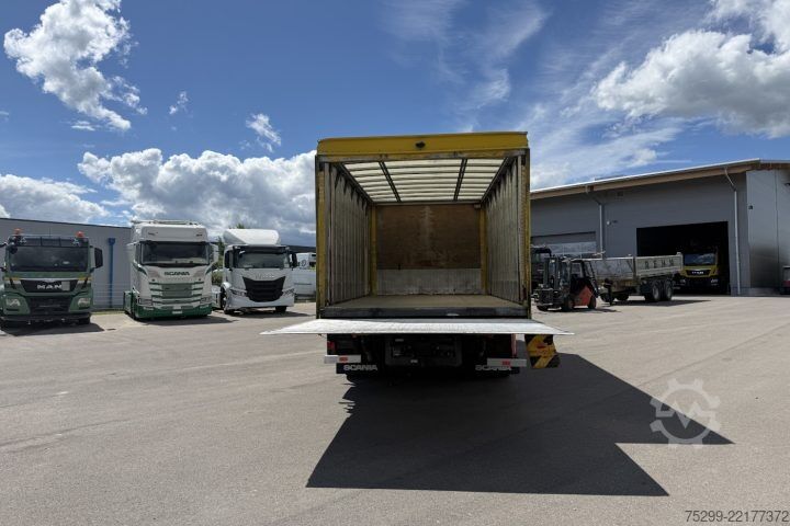Camión plataforma con toldo Scania P230 LB 4x2 Plane/HB / Swiss-Vehicle
