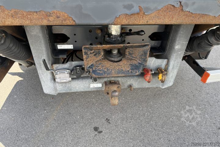 Camión plataforma con toldo Scania P230 LB 4x2 Plane/HB / Swiss-Vehicle