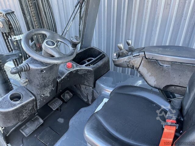 Chariot élévateur électrique à 4 roues Linde E16P-02