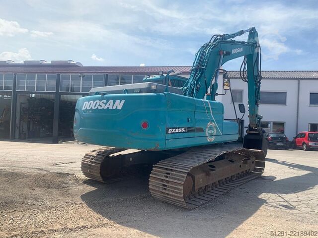 Pásový bagr DOOSAN DX255LC