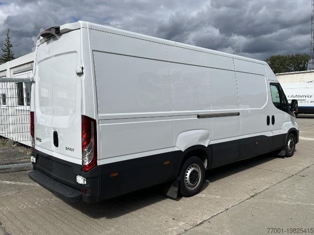 Hög tak skåpbil IVECO 35S16A8 V