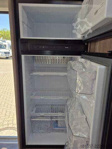 Caravana semiintegrada CARADO pro+ T 447 Hubbett / Markise