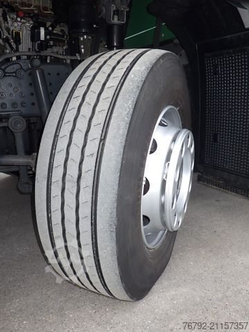 Skříňový nákladní automobil MERCEDES-BENZ 1827 L Actros Koffer 7,3m/LBW/Seitentür/AHK/Klim