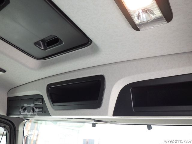 Skříňový nákladní automobil MERCEDES-BENZ 1827 L Actros Koffer 7,3m/LBW/Seitentür/AHK/Klim