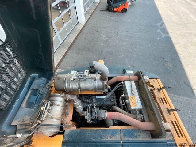 Radbagger Hyundai HW 180 / 3.054h / hydr. Grabenräumer / Klima