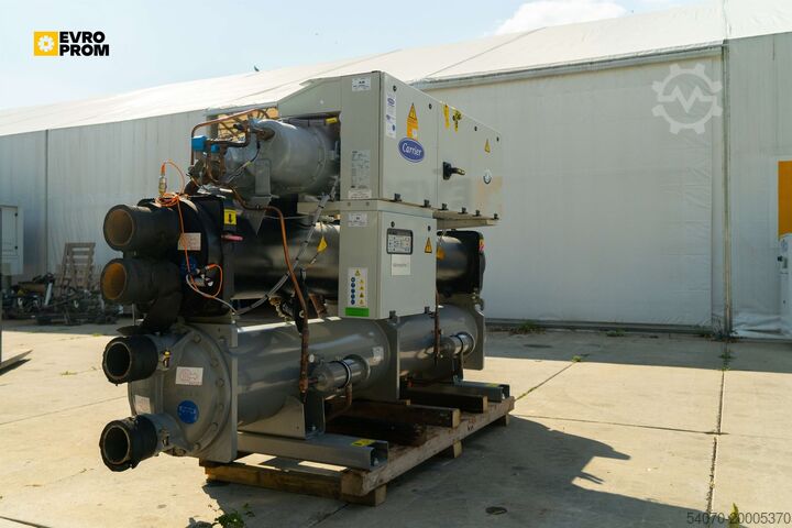 Køler Used Watercooled chiller CARRIER 30HXC120 A0450 PEE 414 kW. 2008 yom