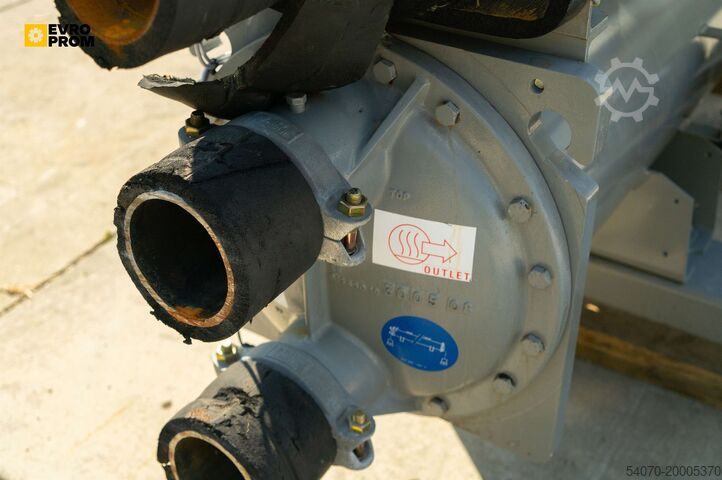 Køler Used Watercooled chiller CARRIER 30HXC120 A0450 PEE 414 kW. 2008 yom