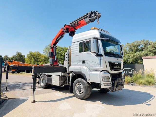 Autocarro con cassone fisso MAN TGS 18.480 4x4 Montagekran 29m SEILWINDE AHK 62t